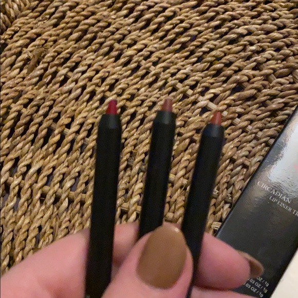 Makeup Bundle! Iconic London, Ofra, thrive - Picture 3 of 10